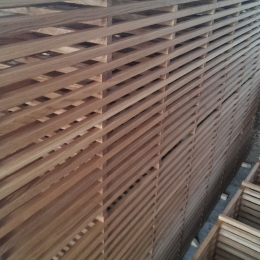 vec regalov iz hrasta