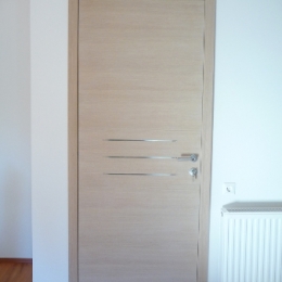 vrata beljen hrast in inox