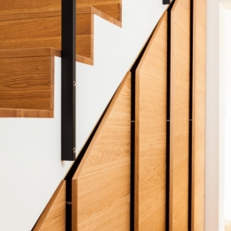 omare-pod-stopnicami-2