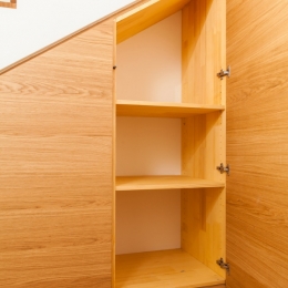 omare-pod-stopnicami-6