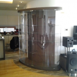 vitrina zahtevne oblike