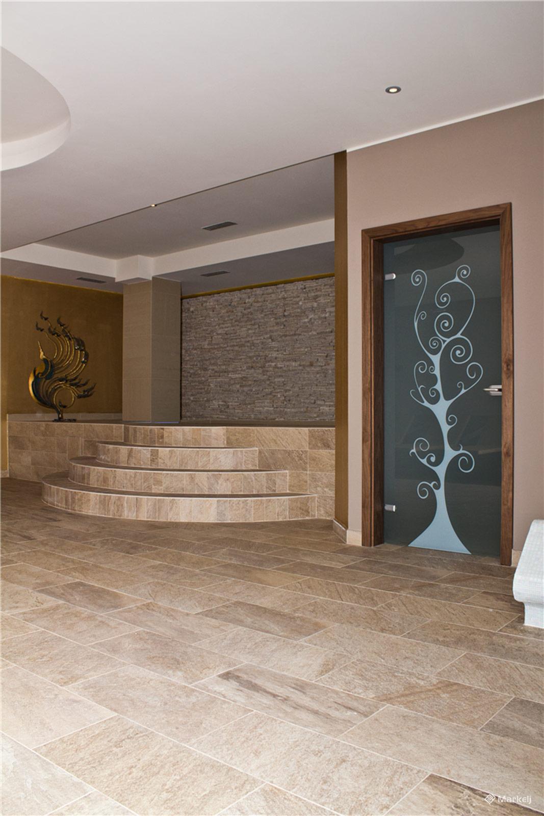 vrata-z-vzorcem-abstraktnega-jabolka